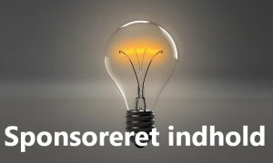 Tændt glødepære med gult lys